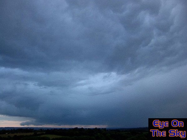 Gust front, mammatus and downdraft