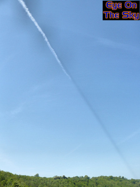 Contrail shadow but no cloud!